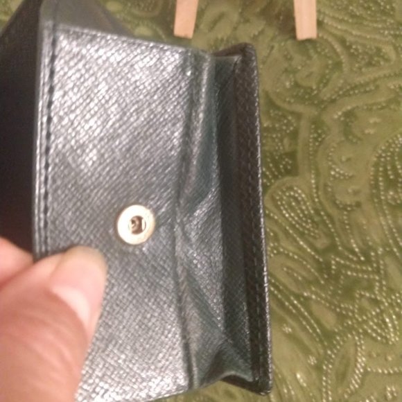 Louis Vuitton Taiga Expandable Coin Key Holder - Picture 5 of 6